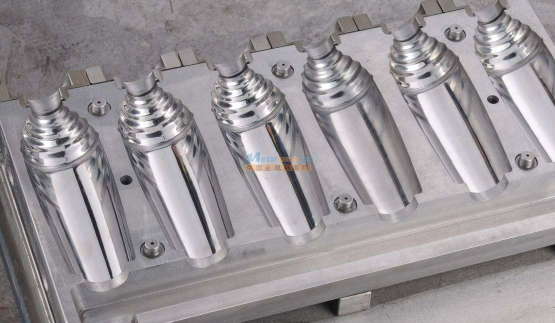 蘭州沖壓模具廠 優(yōu)良蘭州塑料模具廠家直銷 蘭州百萬塑膠模具有限責任公司